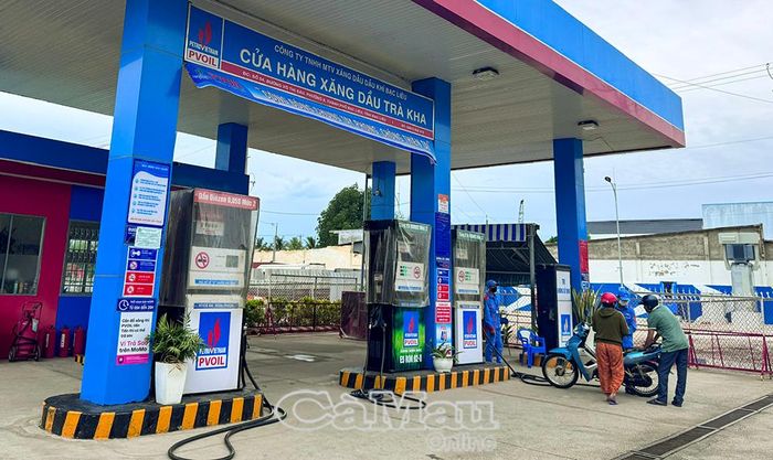  Cửa hàng xăng dầu triển khai bán xăng sinh học E10, bảo đảm nguồn cung phục vụ nhu cầu đi lại và sản xuất của người dân.