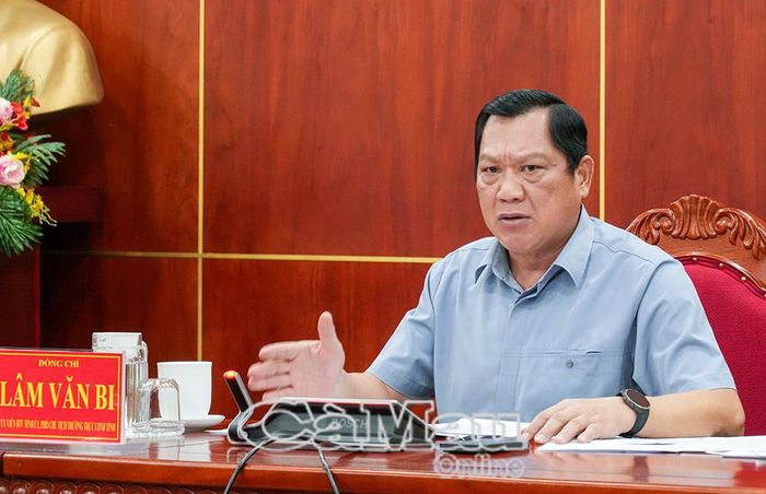  Phó Chủ tịch Thường trực UBND tỉnh Lâm Văn Bi đề nghị các đơn vị tiếp tục rà soát kỹ số lượng, hiện trạng tài sản dôi dư sát tình hình thực tế.