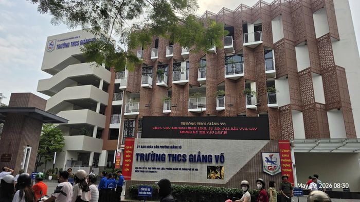 Điểm thi Trường THCS Giảng Võ đã hoàn tất công tác chuẩn bị, sẵn sàng đón thí sinh tham dự kỳ thi tuyển sinh lớp 10 THPT công lập năm học 2026-2027. Ảnh: Hoàng Yến