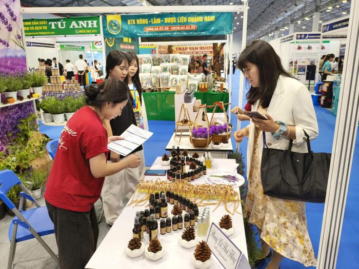 Khách hàng quốc tế quan tâm đến các sản phẩm có nguồn gốc thiên nhiên của doanh nghiệp Việt.