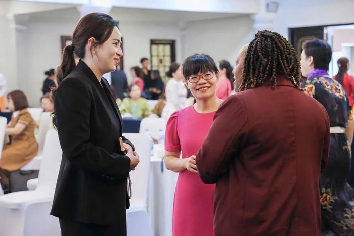 Đại diện Quỹ Vì Tầm Vóc Việt và UN Women trao đổi về kế hoạch triển khai.