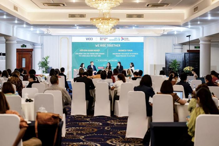 Diễn đàn được tổ chức với sự tham gia của hơn 100 đại biểu.