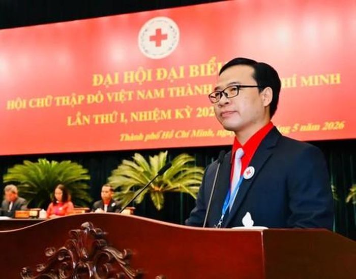 Chủ tịch Hội Chữ thập đỏ Việt Nam TPHCM Nguyễn Minh Nhựt báo cáo tại đại hội