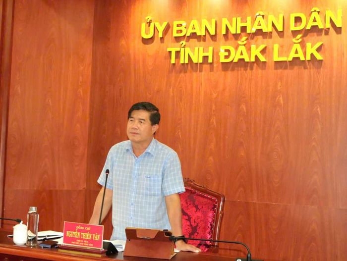  Ông Nguyễn Thiên Văn Phó Chủ tịch UBND tỉnh phát biểu tại cuộc họp. 