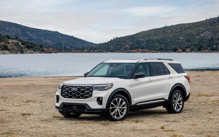 Ford Explorer khẳng định vị thế trong phân khúc SUV 7 chỗ hạng sang cỡ lớn. 