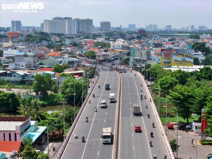 Theo ghi nhận, đoạn từ cầu Ông Bố đến giao lộ Lê Hồng Phong dài khoảng 9,5 km đã được kẻ vạch sơn đường. 
