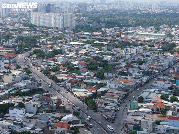 Việc mở rộng quốc lộ 13 được kỳ vọng giúp giảm áp lực giao thông tại cửa ngõ phía Đông Bắc TP.HCM, đồng thời tạo động lực phát triển đô thị và kết nối hạ tầng khu vực. Hiện TP.HCM cũng đang chuẩn bị kế hoạch mở rộng quốc lộ 13 đoạn qua khu vực TP Thủ Đức cũ nhằm đồng bộ hạ tầng và hạn chế ùn tắc.
