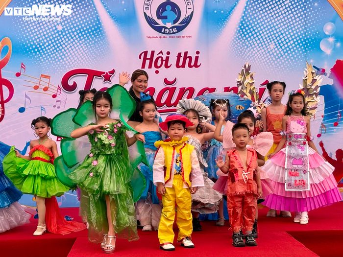 Chương trình “Ngày hội của em” tại Bệnh viện Nhi Đồng 1 thu hút các bệnh nhi tham gia với nhiều hoạt động vui chơi ý nghĩa. Ngoài các hoạt động vui chơi cho bệnh nhi, bệnh viện còn trao hỗ trợ viện phí cho các trường hợp khó khăn, góp phần giảm gánh nặng cho gia đình và tiếp thêm niềm tin để các em yên tâm điều trị.