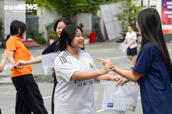 Nhiều thí sinh giữ tâm lý thoải mái, tự tin trước kỳ thi kéo dài trong 2 ngày.