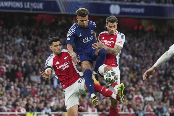 Trận chung kết giữa Paris Saint-Germain và Arsenal là lần đầu tiên trọng tài Daniel Siebert bắt chính một trận chung kết ở Champions League. (Nguồn: AP)