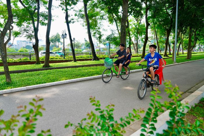 Theo các chuyên gia, đây không chỉ là giải pháp chỉnh trang đô thị mà còn là cách xây dựng những “hạ tầng hạnh phúc” cho thành phố.