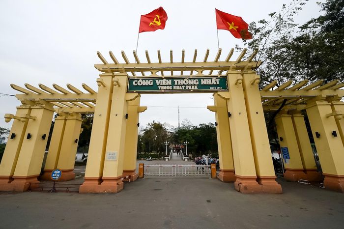 Nhiều công viên sau cải tạo như Thống Nhất, Cầu Giấy, Yên Sở hay các vườn hoa Diên Hồng, Lý Thái Tổ đã trở thành điểm đến quen thuộc của người dân và du khách.