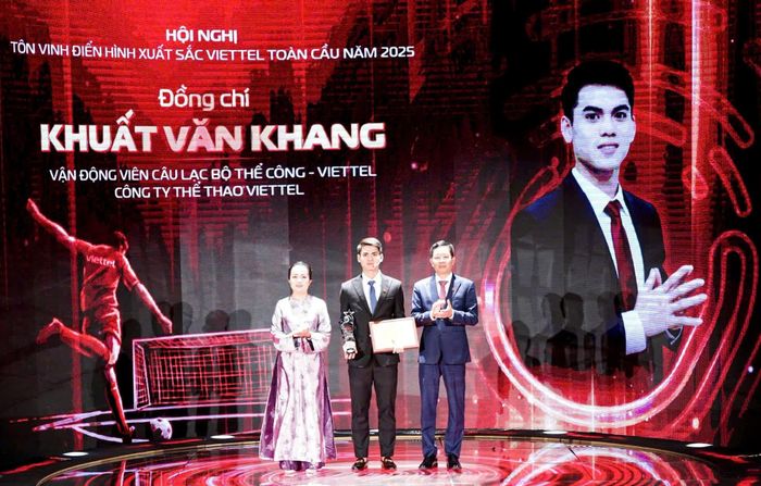 Khuất Văn Khang là một trong những cầu thủ trẻ giàu thành tích nhất của bóng đá Việt Nam hiện nay. Ảnh: CLB Viettel