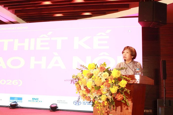 Bà Bùi Thị Hương Thủy, Phó Trưởng phòng Quản lý di sản văn hóa (Sở Văn hóa và Thể thao Hà Nội) phát biểu. Ảnh: Vi Giáng