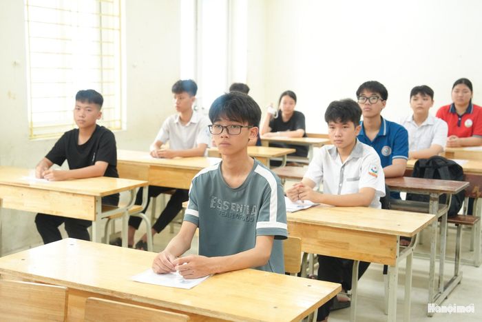 Điểm thi THCS Tiền Phong, xã Mê Linh, có tổng 35 phòng thi, 2 phòng thi dự phòng, với 819 thí sinh tham dự kỳ thi.
