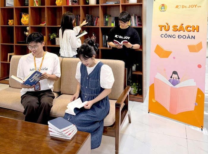 Mô hình “Thư viện Công đoàn” thu hút sự quan tâm của đoàn viên, người lao động. Ảnh: MT