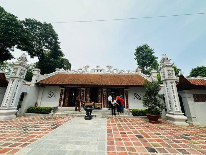 Một góc mới tôn tạo của đền Voi Phục - trấn phía Bắc của kinh thành Thăng Long. Ảnh: Hoàng Quyên