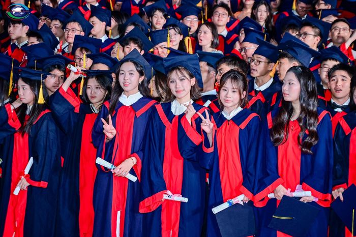 Gần 500 học sinh khối 12 khóa 15 Trường THCS – THPT Newton trong lễ trưởng thành. Ảnh: NTCC