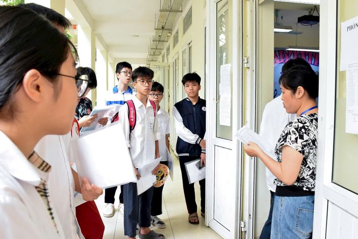 99,5% thí sinh Hà Nội đến làm thủ tục dự thi lớp 10. Ảnh: Phạm Thảo