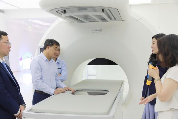 Đoàn Bộ Y tế thăm và làm việc tại Trung tâm Nghiên cứu kỹ thuật quốc gia Trung Quốc.