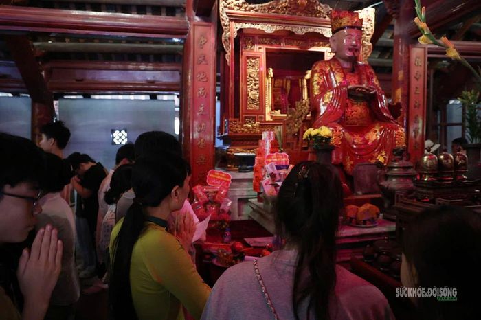 Không gian trang nghiêm bên trong Văn Miếu - Quốc Tử Giám.