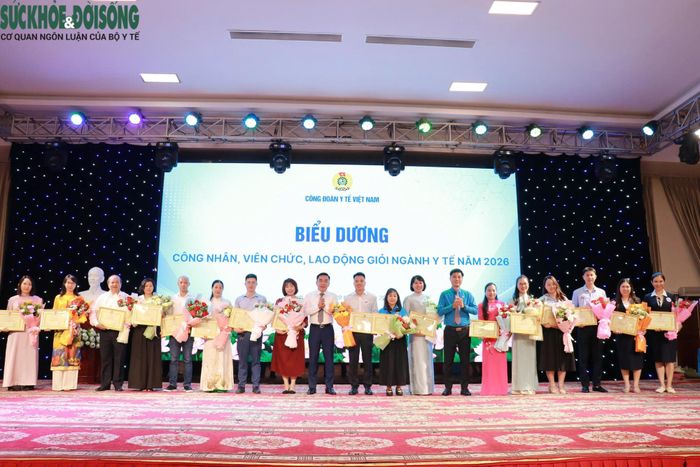 Công đoàn Y tế Việt Nam đã biểu dương 119 công nhân, viên chức, lao động giỏi ngành Y tế năm 2026; đồng thời khen thưởng 7 tập thể và 19 cá nhân điển hình tiên tiến.