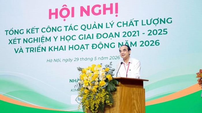 GS.TS. Nguyễn Hữu Tú - Hiệu trưởng Trường Đại học Y Hà Nội phát biểu tại hội nghị.
