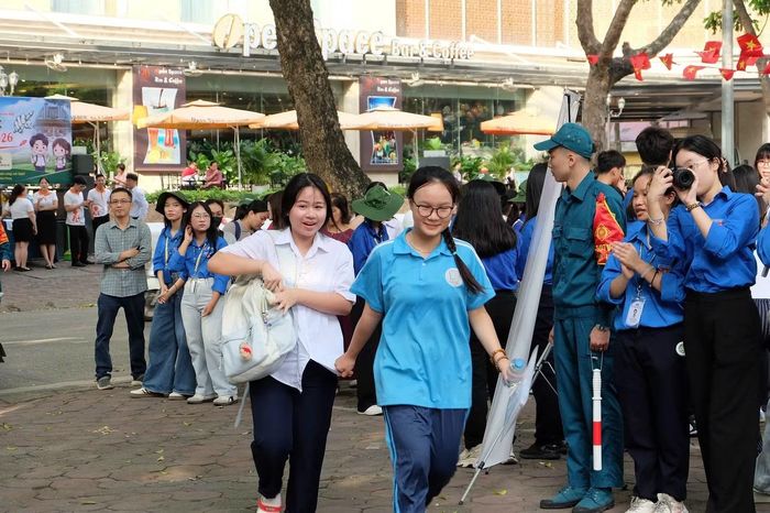 Thí sinh tại điểm thi THPT Phan Đình Phùng.