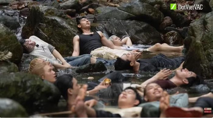 Chính sự kết hợp giữa yếu tố khám phá thiên nhiên, hành trình trải nghiệm và những câu chuyện phía sau ánh đèn sân khấu đang khiến Say Hi Rực Rỡ trở thành một trong những chương trình thực tế được mong chờ.