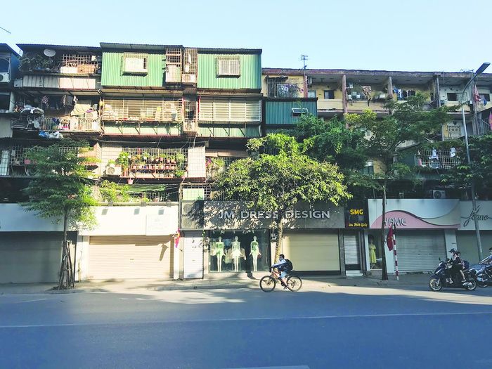 Khu tập thể cũ ở Hà Nội đã gắn bó với nhiều thế hệ, tạo nên những ký ức tập thể độc đáo. Ảnh: Thư Hoàng.