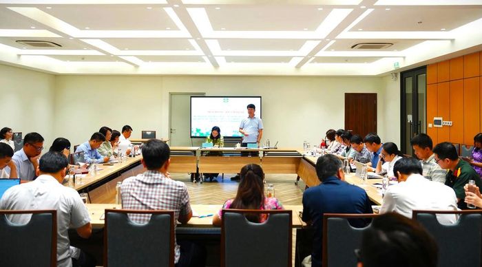 Quang cảnh cuộc họp.