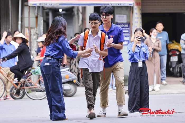 Buổi sáng thí sinh thi môn Ngữ văn trong thời gian 120 phút.