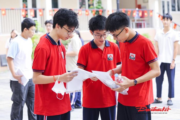 Nhiều thí sinh rất tự tin trước môn thi Văn trong sáng nay.