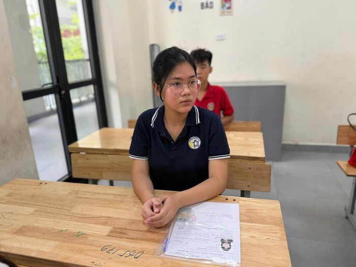 Thí sinh dự thi vào lớp 10 năm học 2026-2027 tại điểm thi Trường THCS Nguyễn Trường Tộ (phường Ô Chợ Dừa)