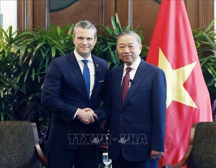  Tổng Bí thư, Chủ tịch nước Tô Lâm và Bộ trưởng Quốc phòng Mỹ Pete Hegseth bên lề Đối thoại Shangri-La. Ảnh: TTXVN 