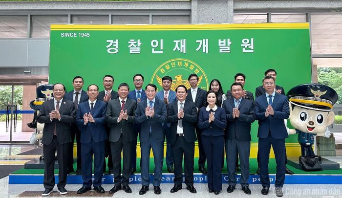  Thứ trưởng Lê Quốc Hùng và đoàn công tác thăm Viện phát triển nhân lực thuộc Cơ quan Cảnh sát quốc gia Hàn Quốc 