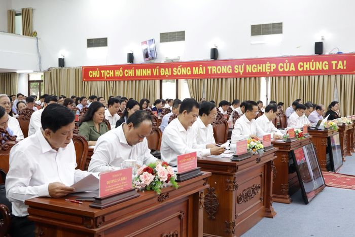 Đại biểu tham dự hội nghị. Ảnh: NHẪN NAM