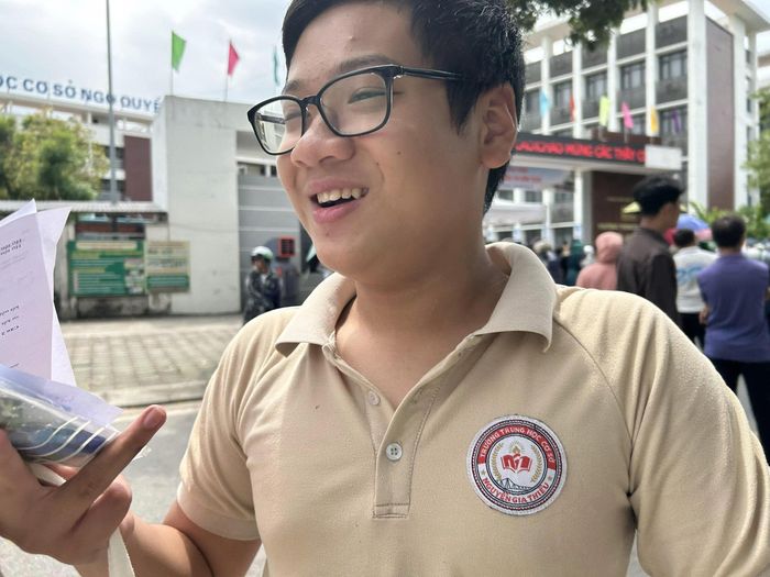  Thí sinh Hoàng Minh (THCS Nguyễn Gia Thiều) nhận xét đề không quá khó, bám sát chương trình học. Ảnh: VT 