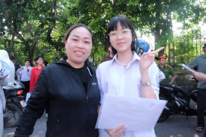  Thí sinh Nguyễn Đoan Trang (THCS Kim Lan) tự tin trả lời đúng tối thiểu 25/40 câu của đề thi. Ảnh: TT 