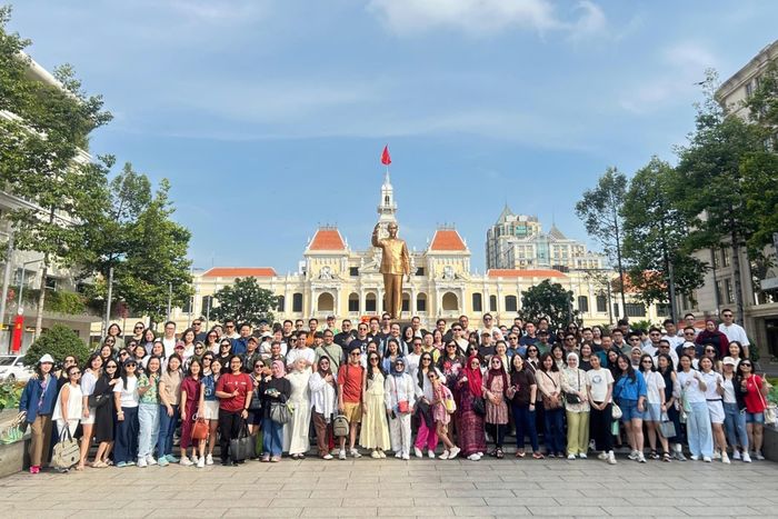  Đoàn khách MICE Indonesia tham quan trung tâm TP.HCM. Ảnh: Sở Du lịch TP.HCM. 