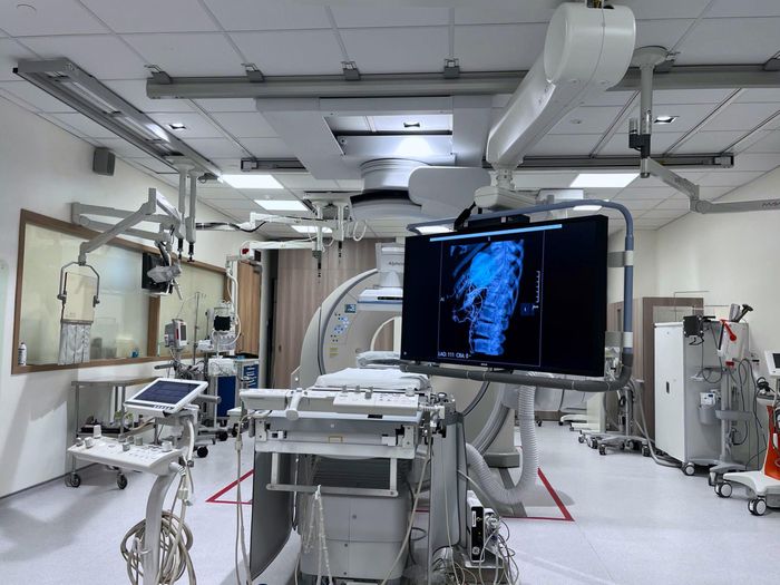  Hệ thống Hybrid Angio-CT (chụp mạch can thiệp tích hợp cắt lớp vi tính) trị giá hàng triệu USD tại bệnh viện thuộc tập đoàn IHH Healthcare Singapore. 