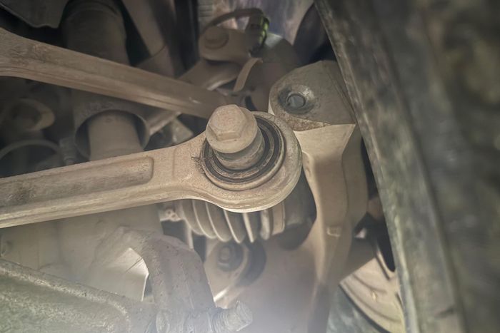  Vào tháng 1/2026, Rivian đã triệu hồi gần 20.000 xe R1S và R1T từng được sửa chữa tại Mỹ do thanh liên kết bánh sau được lắp ráp không chính xác. 