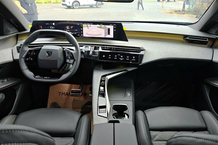  Nội thất mới trên Peugeot 3008 và 5008 thế hệ mới tại Việt Nam. Ảnh: Phong Vân. 