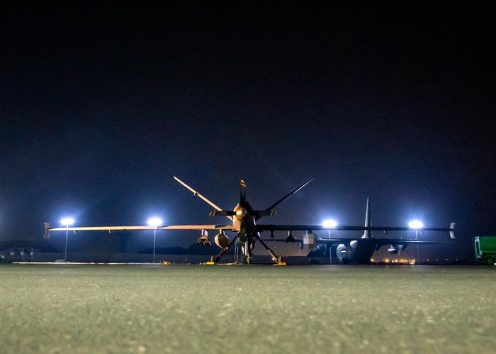  Một máy bay không người lái MQ-9 của Không quân Mỹ chuẩn bị cho nhiệm vụ trong khuôn khổ Chiến dịch Agile Spartan, cất cánh từ Căn cứ Không quân Ali Al Salem (Kuwait) năm 2023. Ảnh: Không quân Mỹ. 