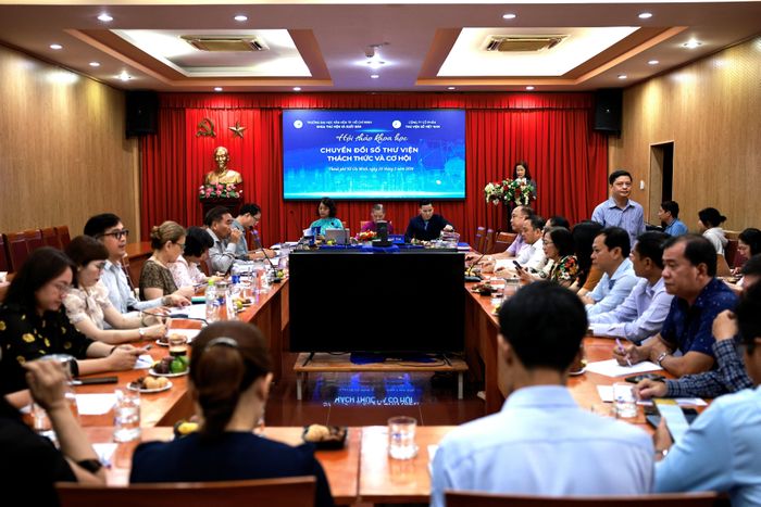 Hội thảo khoa học “Chuyển đổi số thư viện: Thách thức và cơ hội” tại Trường đại học Văn hóa TP.HCM. Ảnh: ViLib.