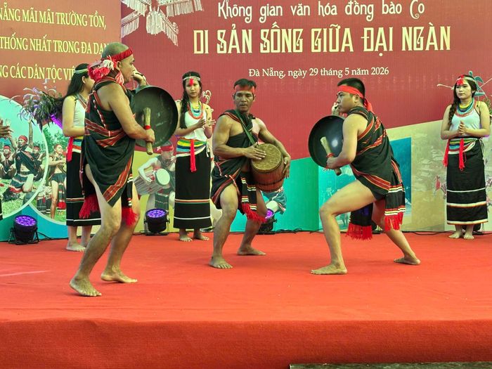 Hoạt động mang đến cho công chúng cái nhìn sinh động về đời sống văn hóa, tinh thần và những giá trị di sản đặc sắc của đồng bào Cor