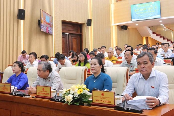 Đại biểu tham dự kì họp