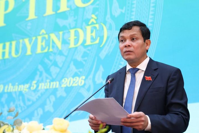 Phó Bí thư Tỉnh ủy, Chủ tịch HĐND tỉnh Nguyễn Đức Tuy phát biểu tại kì họp