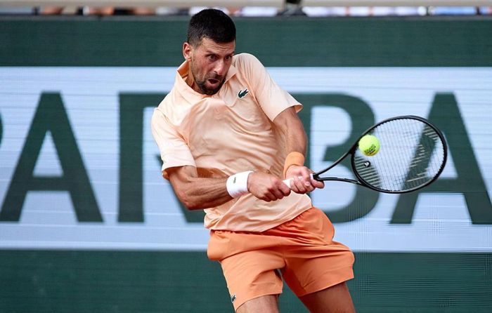 Djokovic lộ rõ dấu hiệu kiệt quệ khi phải thi đấu gần 5 tiếng đồng hồ
