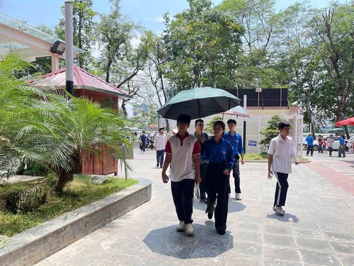 Che ô cho thí sinh vào phòng thi